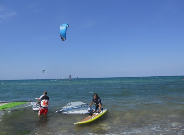  En el agua con widsurf 